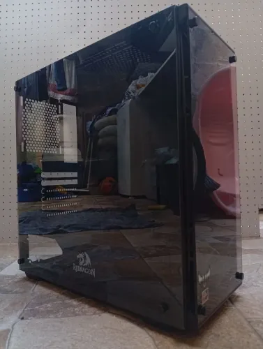Gabinete Redragon modelo Wheel Jack vidro temperado preto semi novo em boas condições
