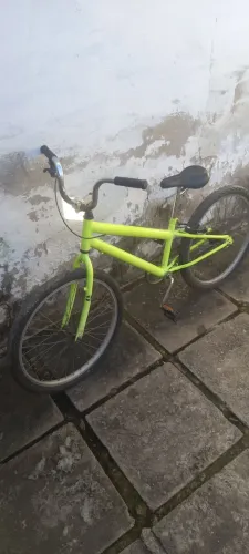Bicicleta aro 20 com um freio e em perfeito estado