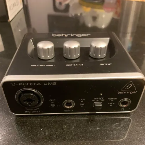 Placa de áudio Behringer Um2 
