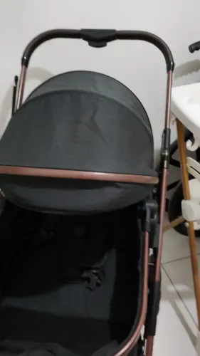 Carrinho de bebê, bebê conforto e banheira