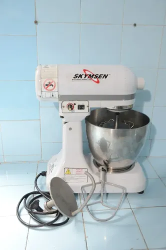 Batedeira Planetária Bps-05-n 5 Litros - Skymsen 220v (Usado)