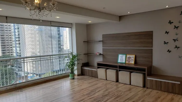 Apartamento no Alto da Boa Vista , 98 m² , três quartos , sendo uma suíte, varanda , 2 vag