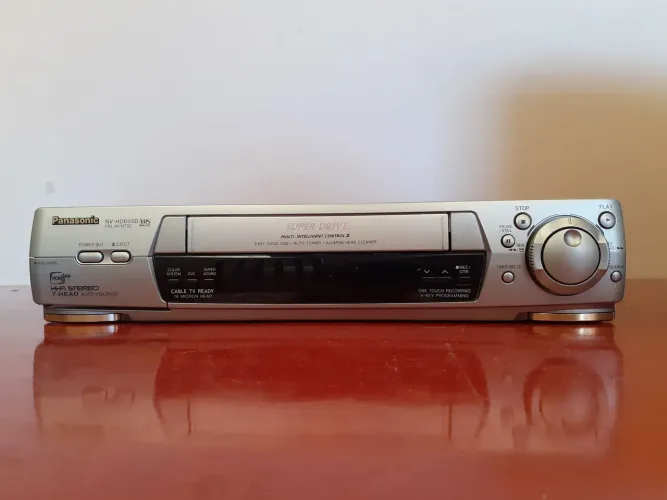Vídeo Cassete Panasonic 7 Cabeças Hi-Fi Stereo Auto Voltage NV-HD695D