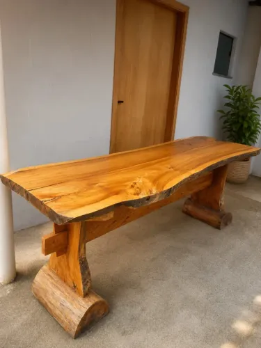 MESA REFORÇADA ARTESANAL DE MADEIRA MACIÇA