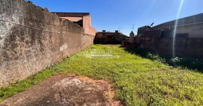 Casa à venda no bairro Nossa Senhora da Abadia, Uberaba - 2 dormitórios