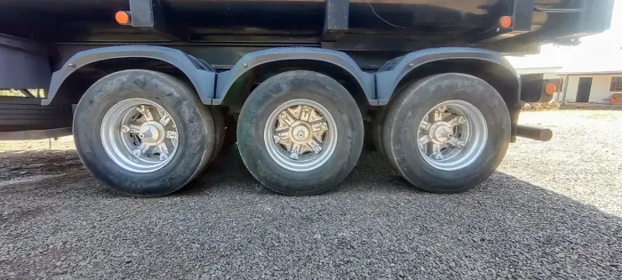 Vendo ou troco carreta caçamba