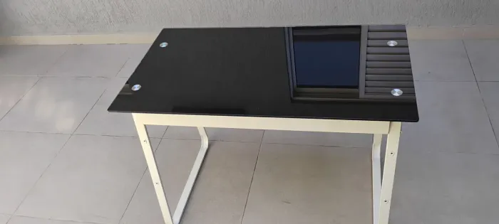 Mesa de escritório/ estudos