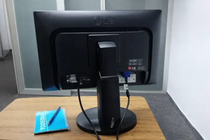 Monitor LG 19EB13 Revisado | Ideal para Escritório