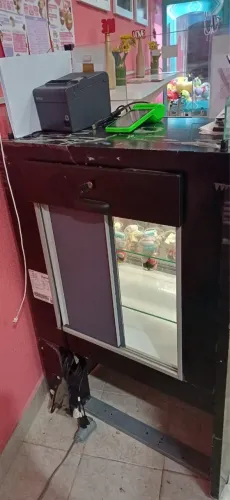 Balcão caixa com gaveta