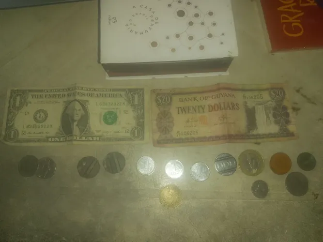 Lote Coleção Numismática - Moedas Estrangeiras, 1 Centavo e Fichas Antigas