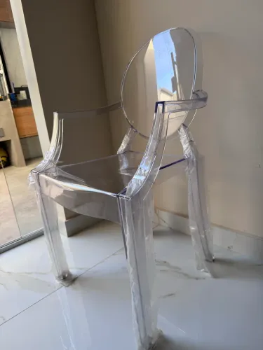 Cadeiras transparente com braços Louis Ghost