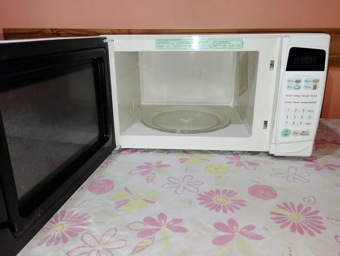 Microondas LG 30 litros.