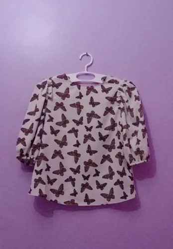 Camisa estampa de borboletas