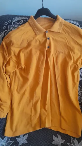 Blusa comprida adulto amarela.
