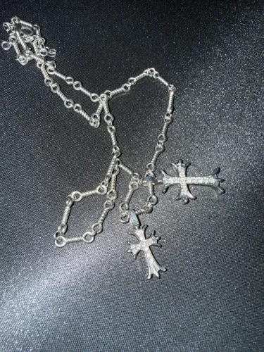 Corrente chrome hearts cravejada com zircônia