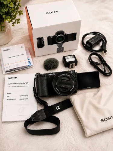 Camera Sony ZV-E10 + lente 16-50mm OSS ? COMPLETA!