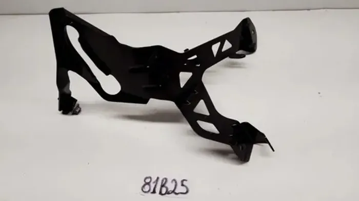 Suporte Defletor Radiador De Oleo Mb A45 Amg 2013 (81b25)
