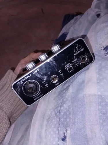 Interface de áudio Behringer