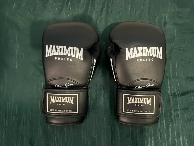 Luva de Boxe e Muay Thai Maximum New Classic Black 12oz