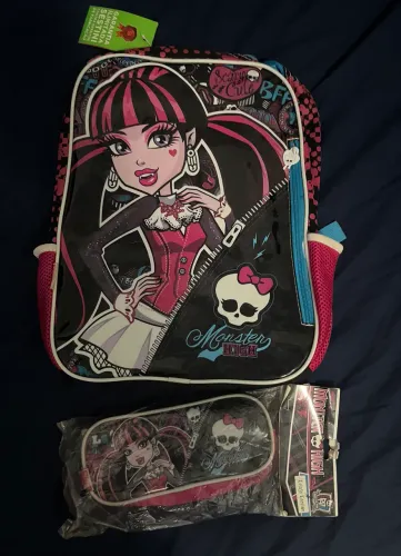 RESERVADO Kit Mochila + Estojo Draculaura Monster High