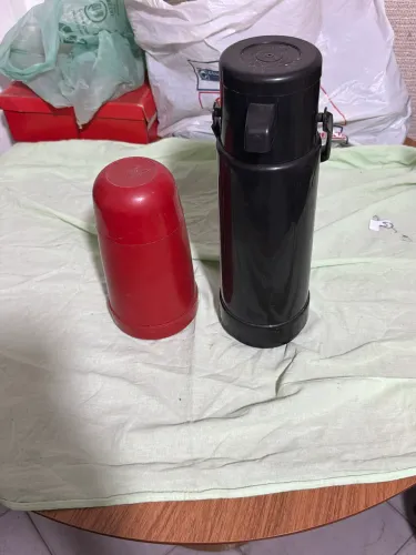 Duas garrafas térmica vintage anos 90