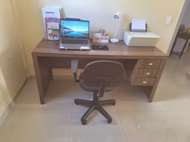 Mesa e cadeira de estudo