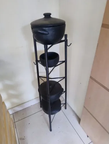 Suporte Ferro com panelas