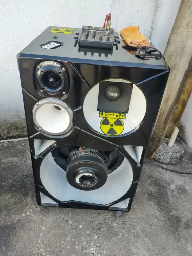 Caixa de som eletrônico 