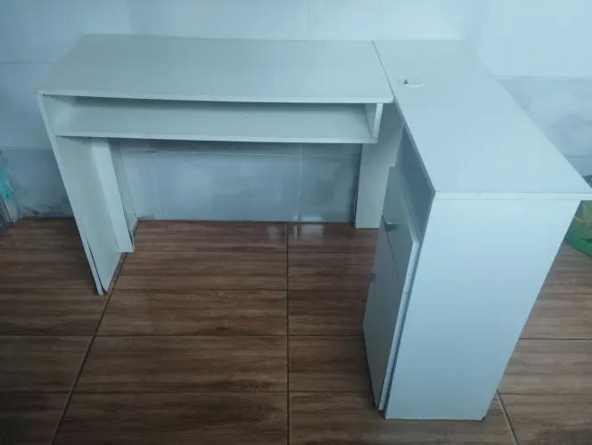 Mesa para unhas de gel