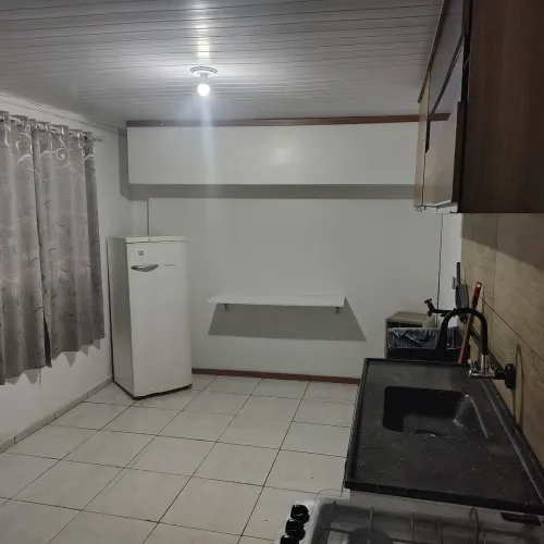 Kitnet 20 MTS bairro vitória régia. Cic semi mobiliado