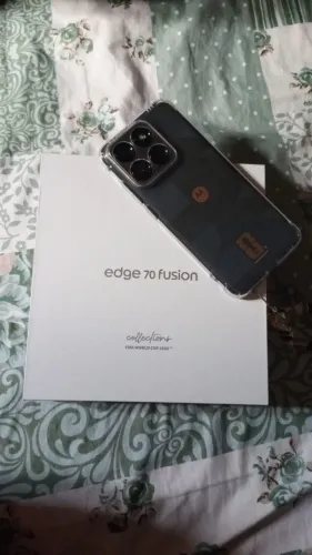 Vendo um MOTOROLA EDGE 70 fusion collections FIFA world Cup 2026