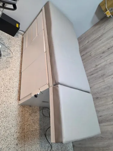 Maca ginecológica com suporte para perneira