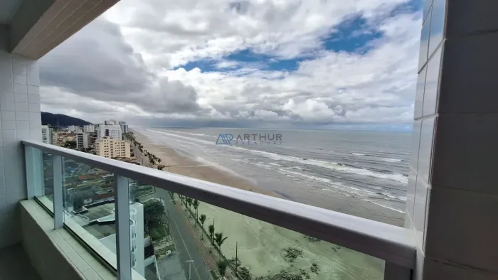 Apartamento à venda em Mongaguá com sacada gourmet e vista mar