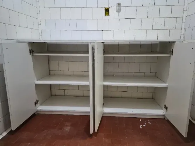 Vendo Mesa e Cadeida e Armario para escritório e impressoras para retirar peças.