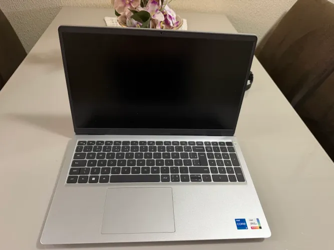 Notebook Dell Inspiron 15 3511 i5 11ª Geração 8GB RAM 512GB SSD