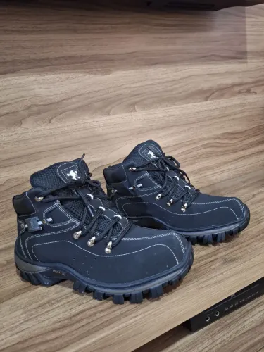 Bota   tam 40  (nova na caixa )