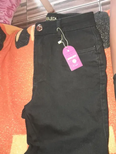 Calça nunca usado
