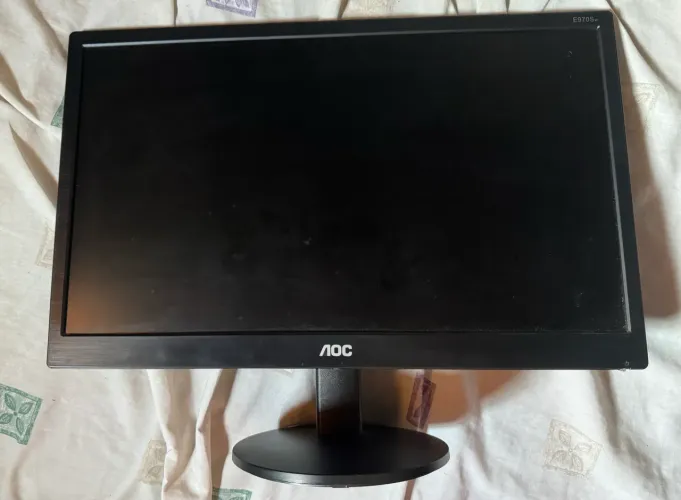 Monitor AOC 18,5 LED - Excelente Estado