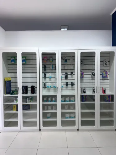 Armário /vitrine canaletado para loja