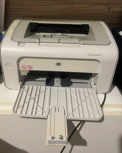 Impressora HP LaserJet P1005 usada.
