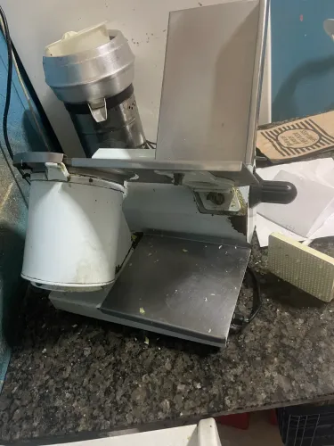 Máquina/Fatiadora de Frios - Comercial