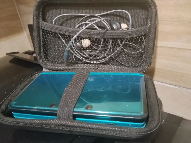 Nintendo 3ds (com case, carregador e fone incluso)