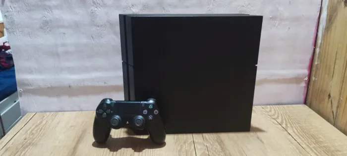 Playstation 4 Fat, com Goldhen, Desbloq.