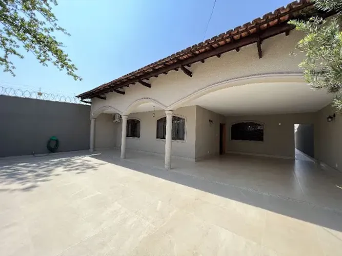 Casa, 3 quartos, 1 suíte, 220 m², 6 vagas no Jardim das Esmeraldas em Goiânia