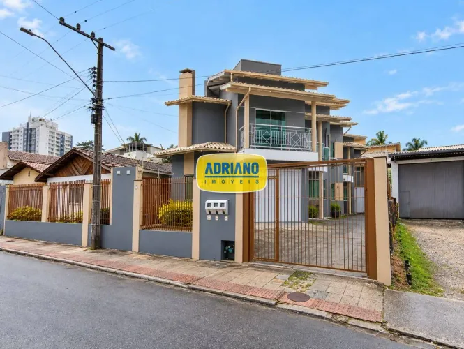 Casa com 1 dormitório para alugar, 90 m² por R$ 2.295,85/mês - Capoeiras - Florianópolis/S