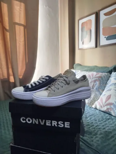 Vendo all star original na caixa. Pouco uso. Cada um R$100,00.