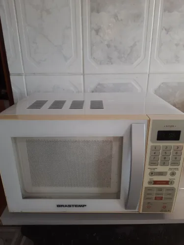 Micro-ondas BRASTEMP single, BMS25, 18L, 127V, funcionando perfeitamente