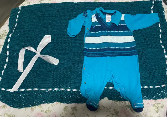 Saída maternidade menino com manta de crochê feita a mão 