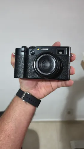 Câmera Fujifilm X100Vi novíssima