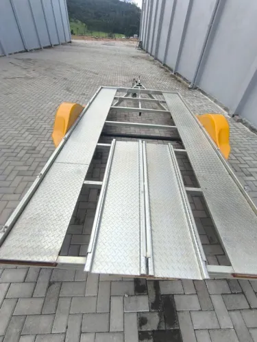 VENDE-SE REBOQUE PLATAFORMA NOVINHO!